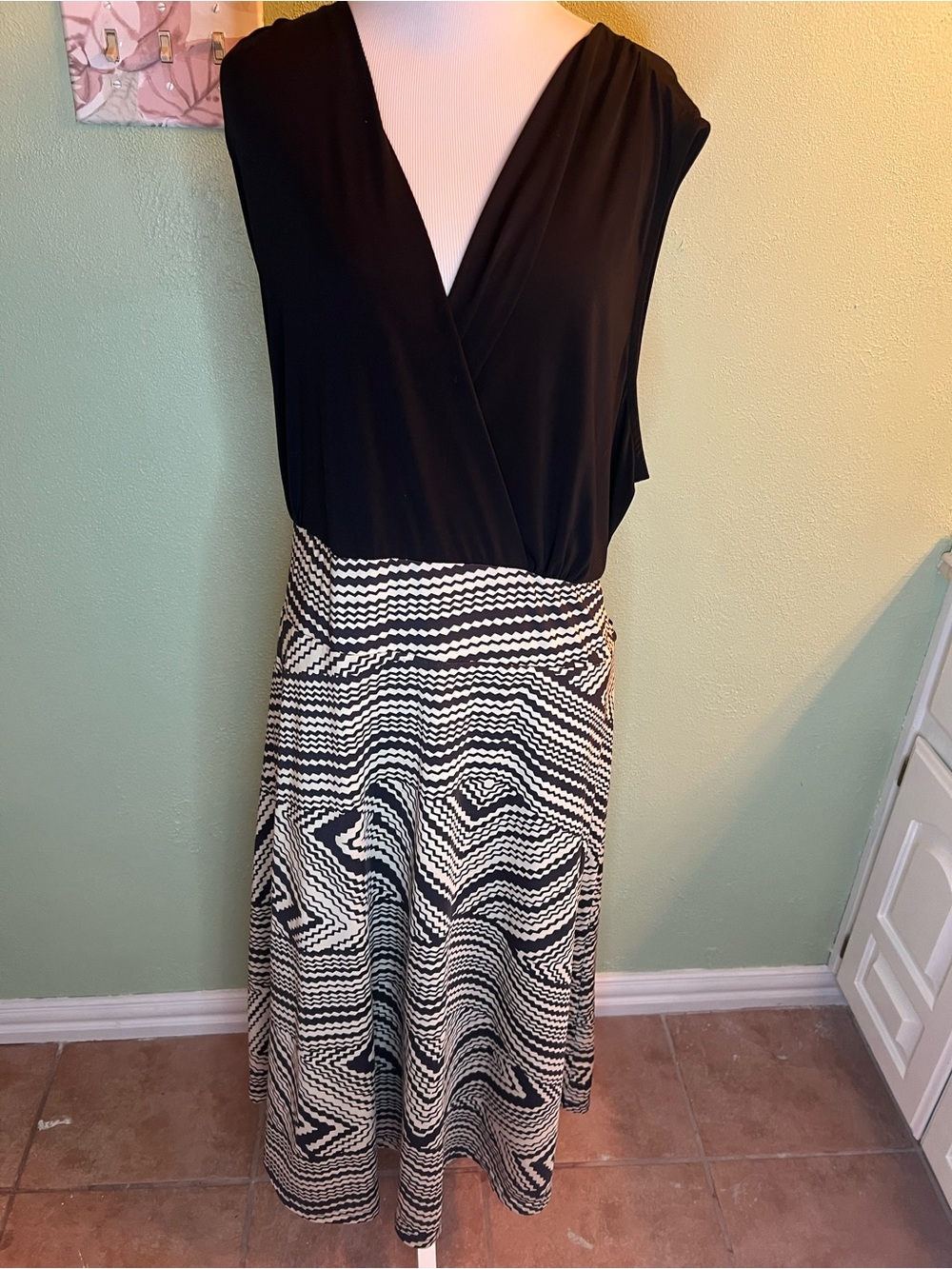 Entice- Black Sleeveless V-Neck Dress with Black & White Patterned Skirt XXXL